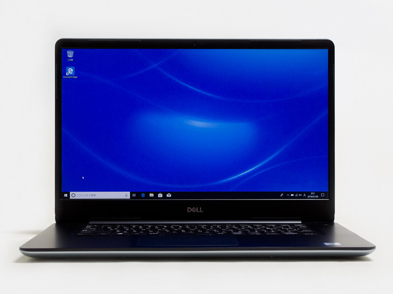 パネル中央上に720p Webカメラ。狭額縁なのがわかる