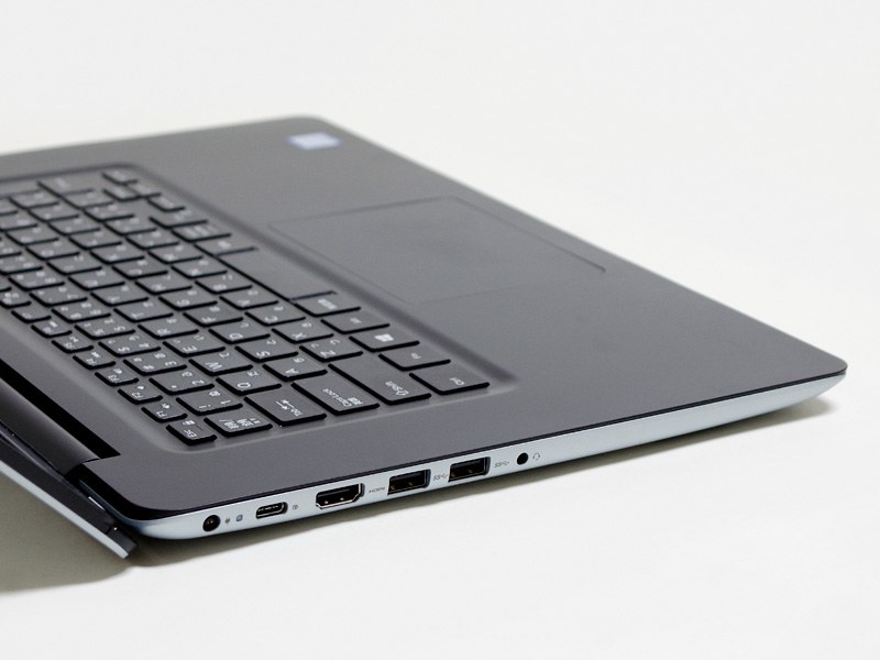 左側面。電源入力、Type-C、HDMI、USB 3.0×2、音声入出力