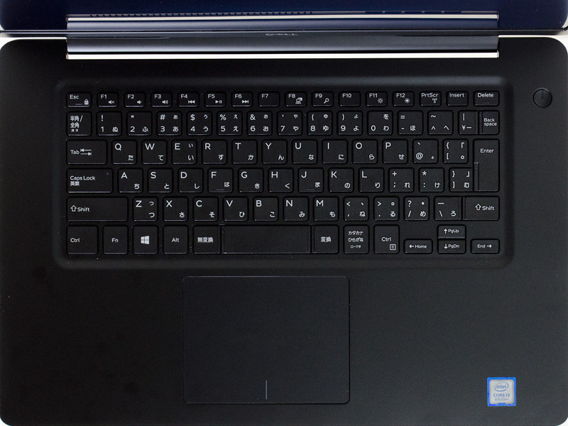 キーボードは15.6型のわりに10キーなしなので、パームレストなども含めゆったりしたレイアウト