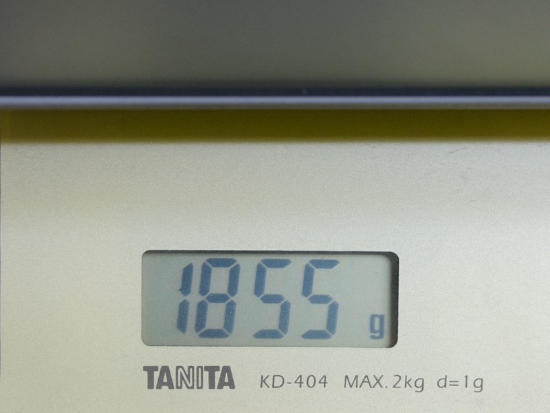 重量は実測で1,855g