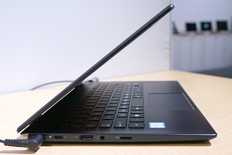 ACアダプタポートとType-C、HDMI