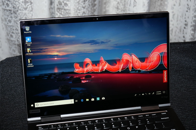 ディスプレイ。ThinkPad X1 Cabon同様、4K/HDR 400/Dolby Vision対応パネルが選択可能となった