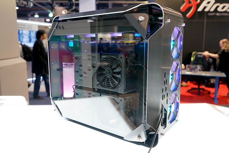 ATX電源×2を搭載可能