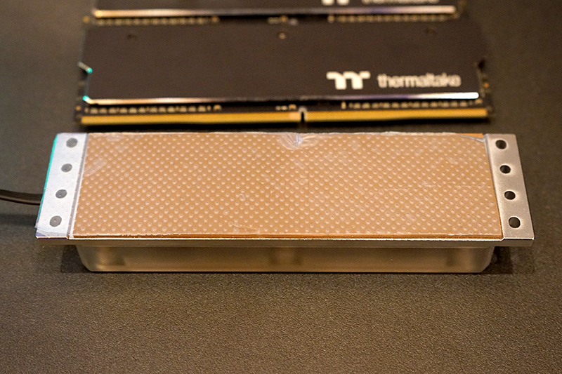 水枕にはサーマルパッド搭載