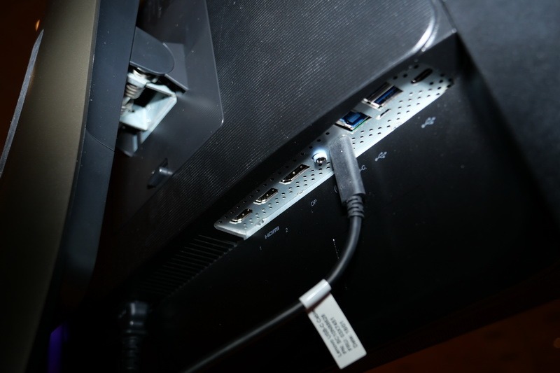 映像入力端子は、HDMI 2.0×1、DisplayPort×2、USB TYpe-Cを用意。USB Type-Cは最大60WのUSB PD準拠の給電機能も備える