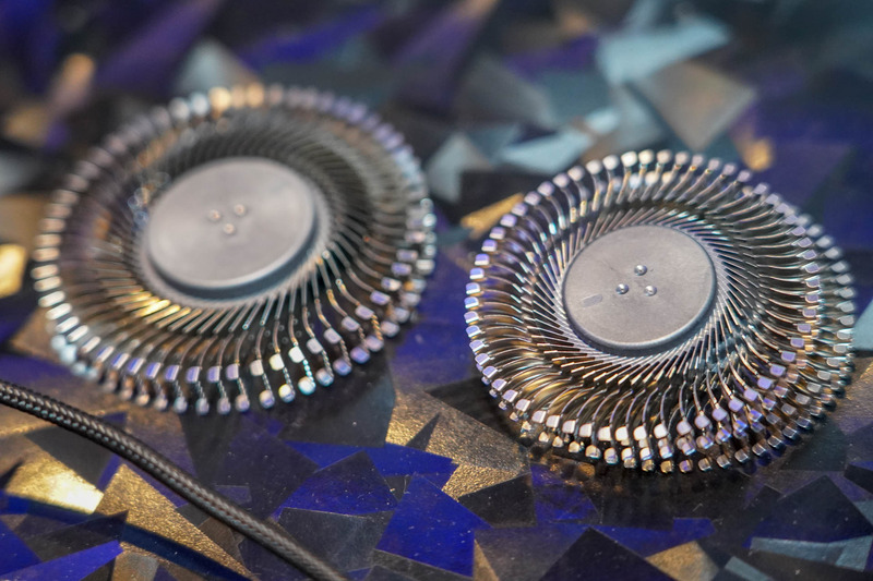 左が第4世代、右側が第3世代