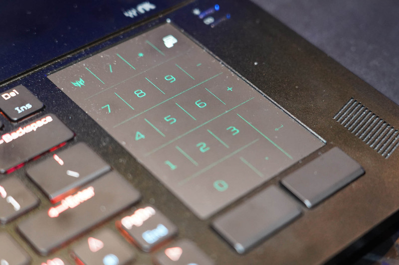 タッチパッドはテンキーの替わりにもなる