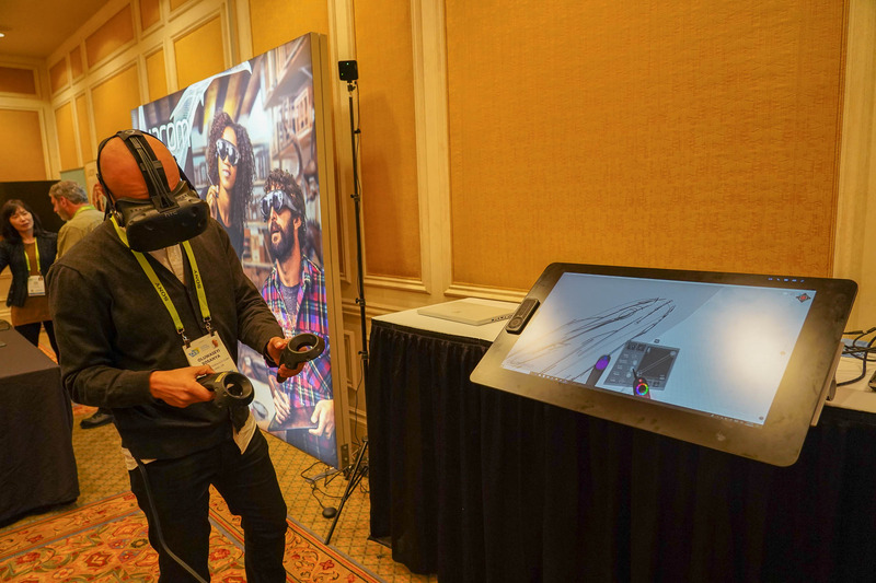 VR空間とCintiqによる2D編集画面を行ったり来たりできる