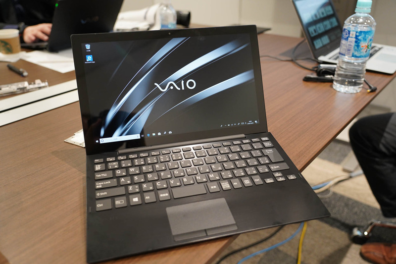 VAIO A12は2in1だが、違和感なくクラムシェルノート的な使い方ができる