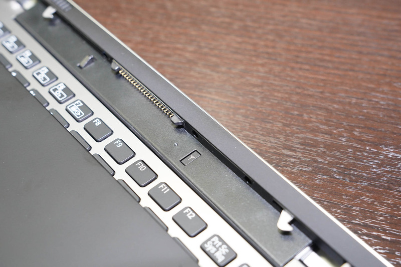 ドッキング用の端子