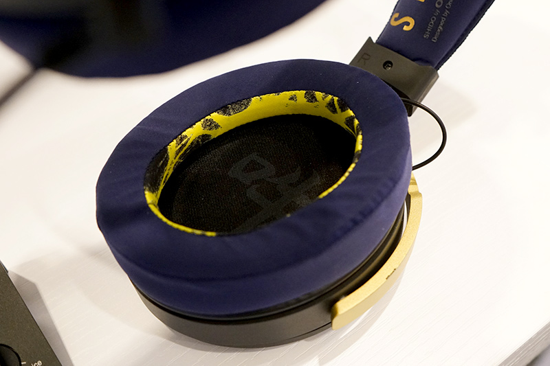 イヤパッド内側には阿吽の文字