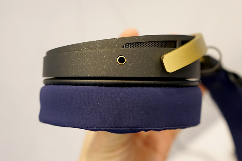 ステレオケーブル接続部