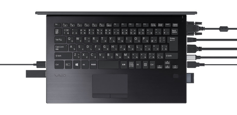 新旧インターフェイスを豊富に用意したVAIO SX14は、変換アダプタなしに多くの周辺機器を直結できる