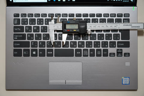 Hothotレビュー】狭額縁化で13.3型筐体に14型液晶を搭載した「VAIO