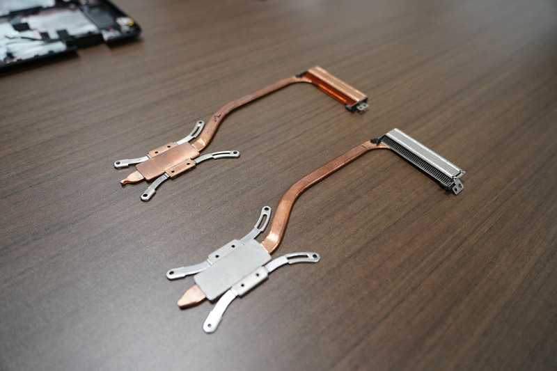 上がVAIO SX14のCore i7モデルの放熱機構、下は従来モデルの放熱機構