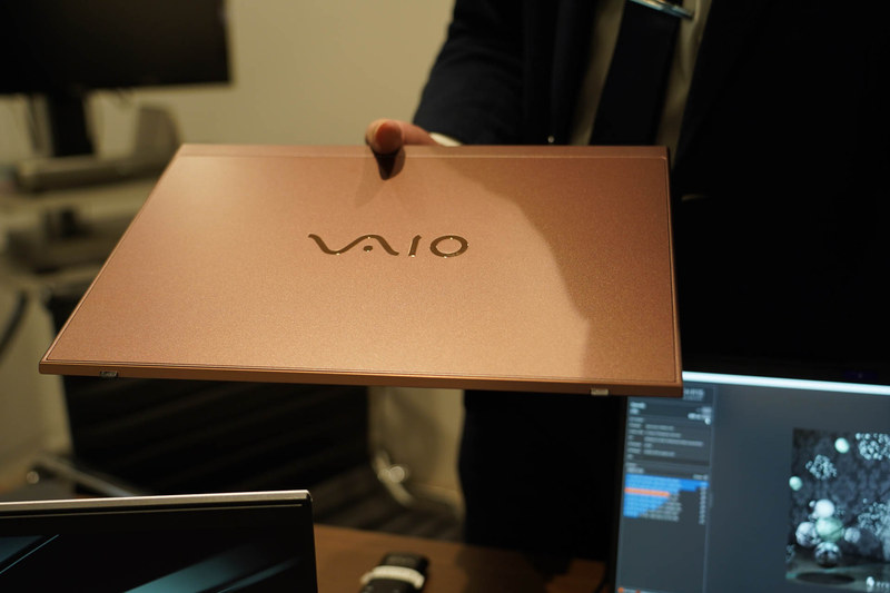 今回から追加される新色のニューブラウン