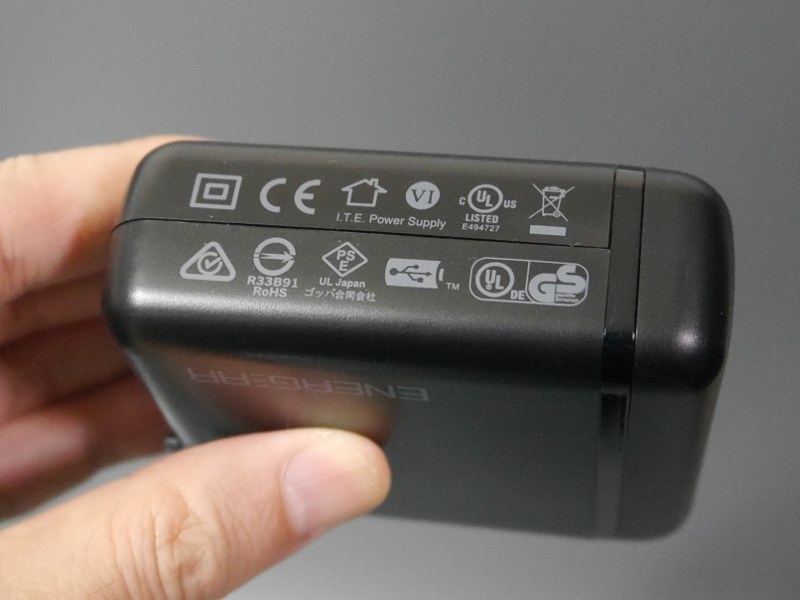 PSEマークは底面に表示。届出事業者名は「ゴッパ合同会社」