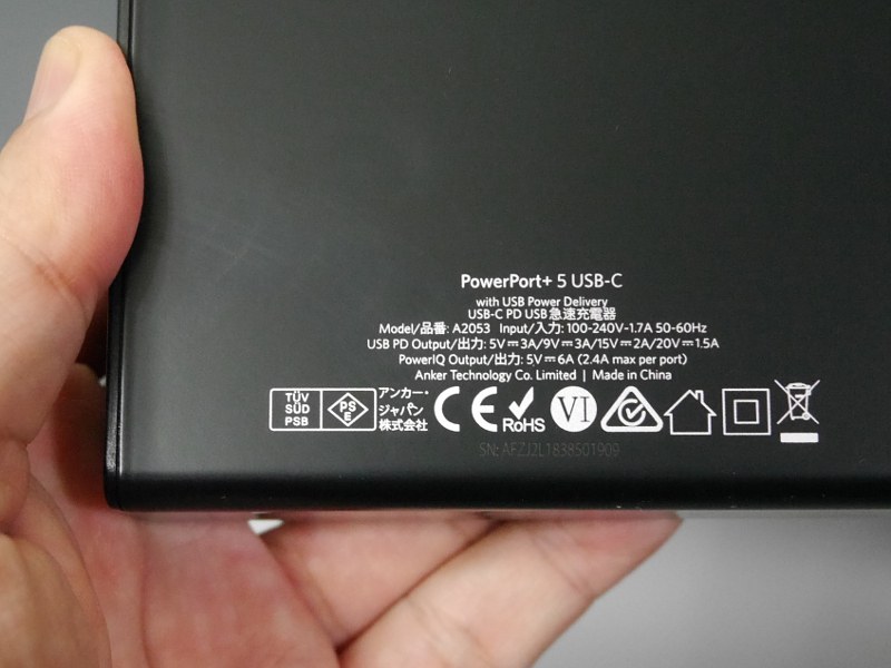 PSEマークは右側面に表示。届出事業者名は「アンカー・ジャパン株式会社」