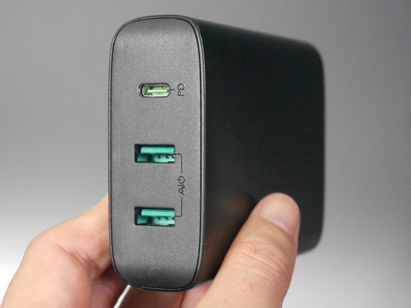 前面。USB Type-C×1ポートのほかAiPower対応のUSB×2ポートを搭載する