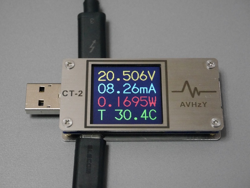 電圧(V)、電流(A)、電力(W)のほか、画面を切り替えることで積算電力(Wh)、積算電流(Ah)、時間なども表示できる