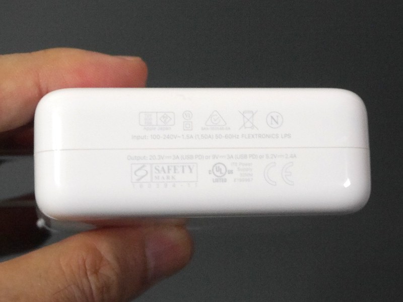 PDOは5.2V/2.4A、9V/3A、20.3V/3Aとされている