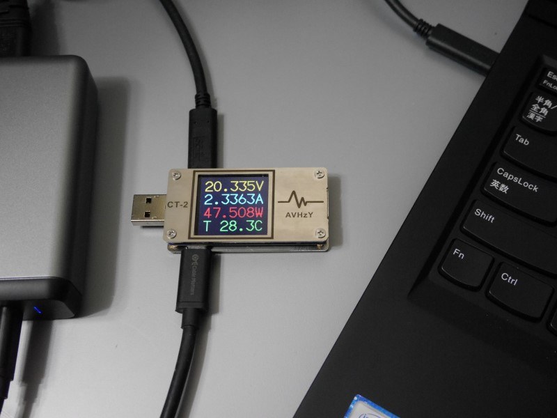 Satechi「ST-MCTCAM」(最大60W)で測定中。48W前後(20V/2.3A)の値を示している