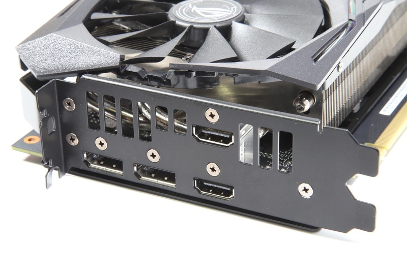 ディスプレイ出力端子。HDMI×2、DisplayPort×2