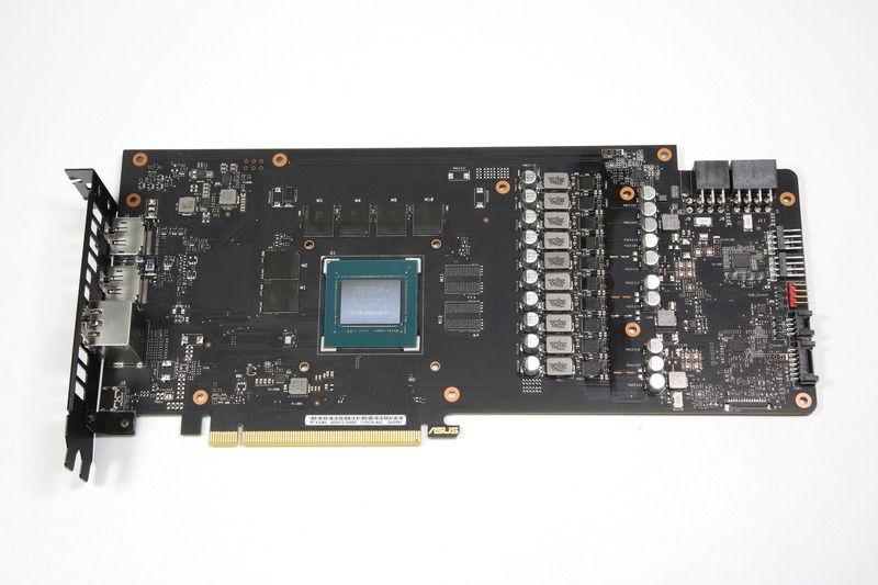 基板表面。自動生産プロセス「オートエクストリームテクノロジー」で製造されており、基板表面にはフラックスの残渣などは見られない