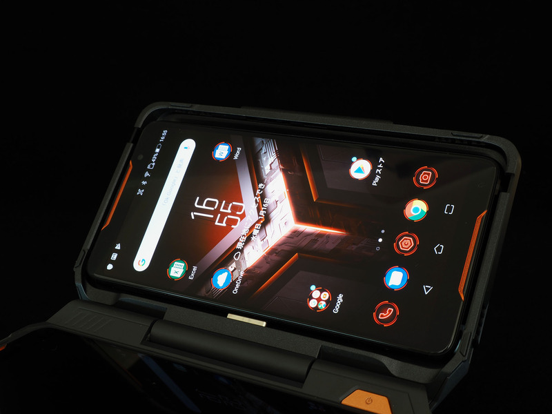 端子の位置を合わせてから、スライド部分を元に戻せばカチッとはまる