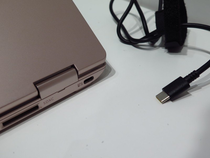 充電はUSB Type-Cで行なう