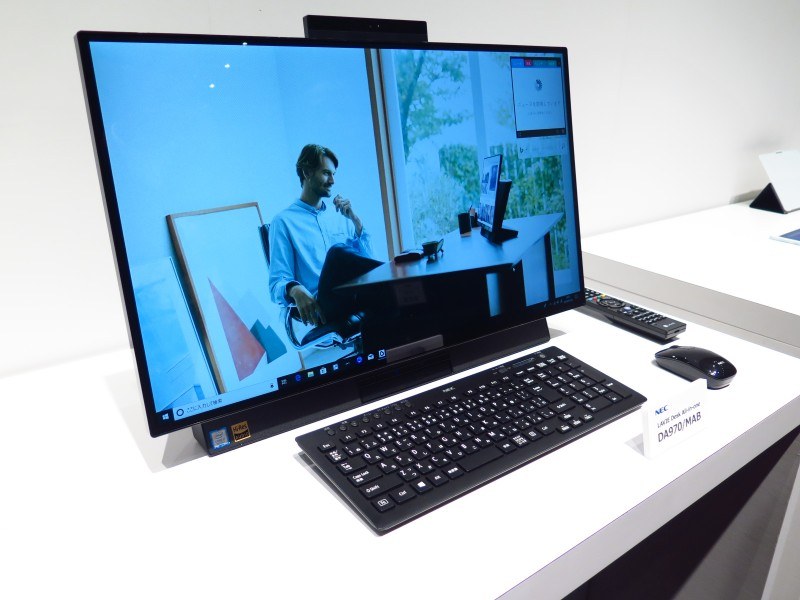 27型のLAVIE Desk All-in-oneは4アレイマイク搭載でボイス起動に対応