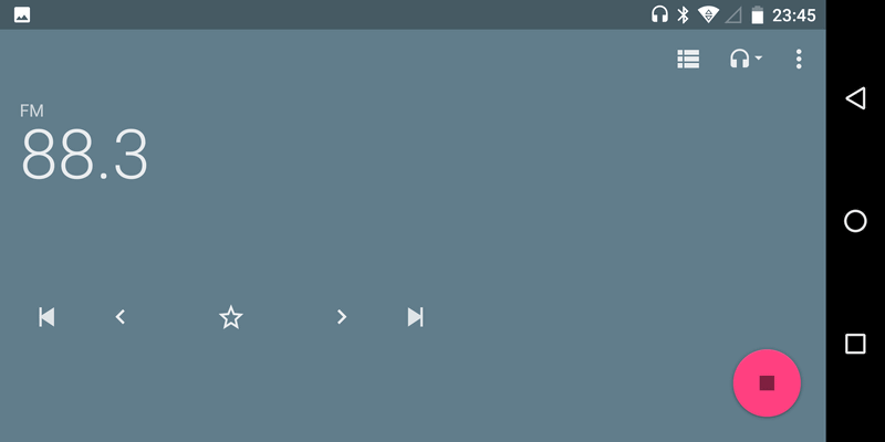 FMラジオ。オートスキャンで一番低い周波数。どうも海外用の87.5MHz～108MHzのようだ(国内用は76MHz～90MHz)