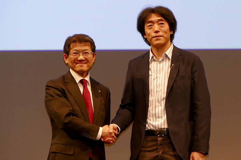 セコム株式会社執行役員 企画担当の上田理氏(左)とソニー川西氏(右)