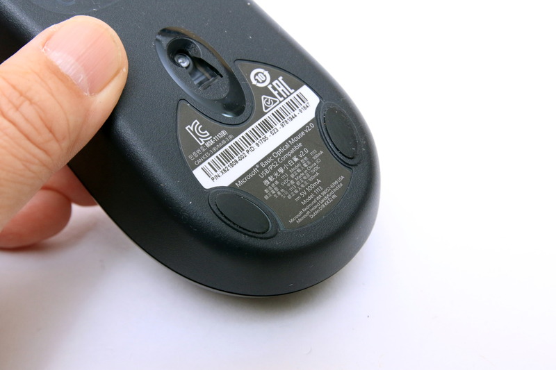 長年楕円型を使っているMicrosoft製のマウス