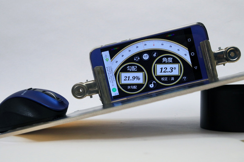 元の状態の無線マウス＋一般的なマウスパッド : 12.3度