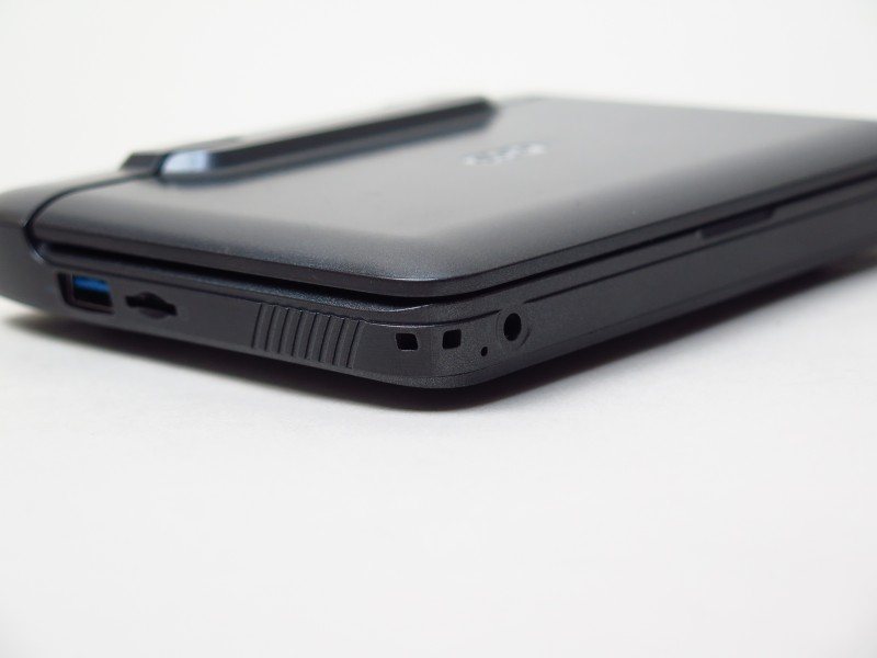 ストラップホールを備え、落下を防げる