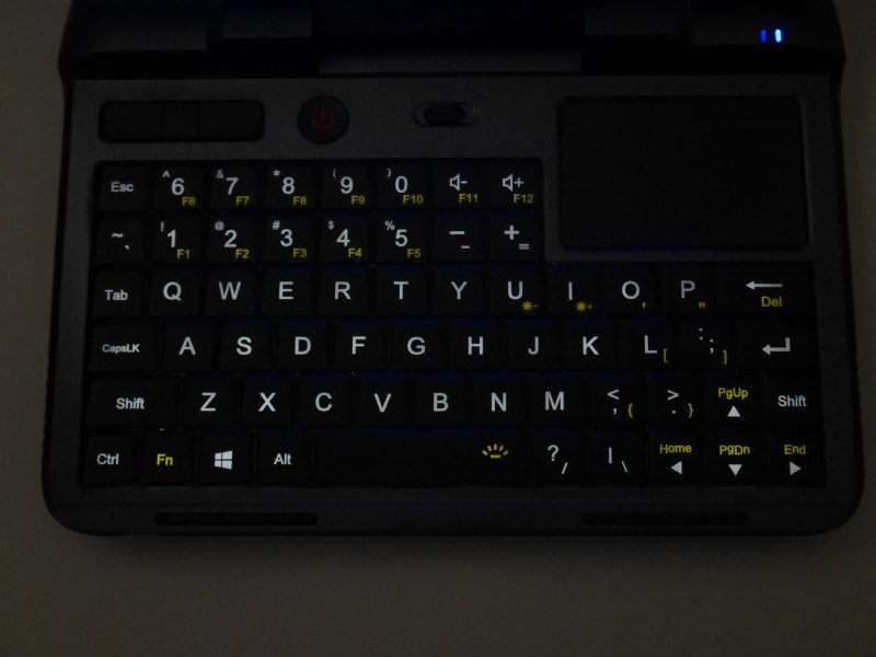 キーボードバックライトがつき、暗所でも操作可能