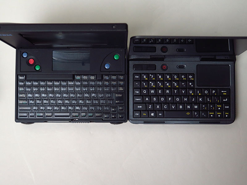 Palm Top PC 110とほぼ同じフットプリントだが、GPD Micro PCのほうが圧倒的に薄い
