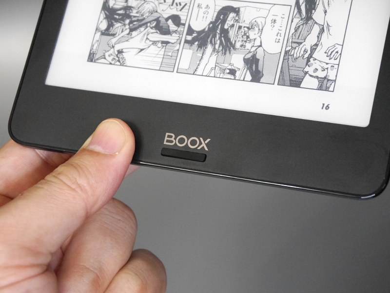 本体下部に物理式のバックボタン(ホームボタンではない)を搭載する