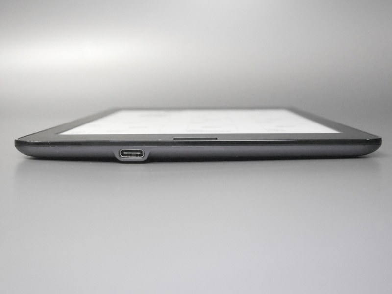 端子にはUSB Type-Cポートを採用する。試したかぎりではUSB PDで充電できないようだ