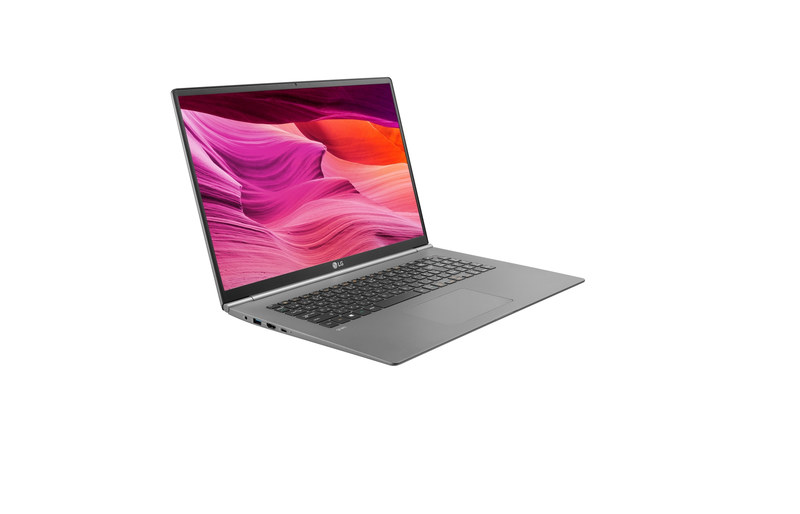 15.6型筐体とほぼ同じ大きさの17型