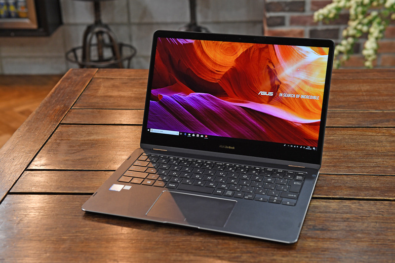 ASUSの薄型軽量モバイル2in1「ASUS ZenBook Flip S UX370UA」(以下ZenBook Flip S )
