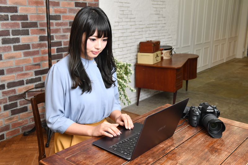 田島氏にZenBook Flip SでLightroom CCを使ってもらった