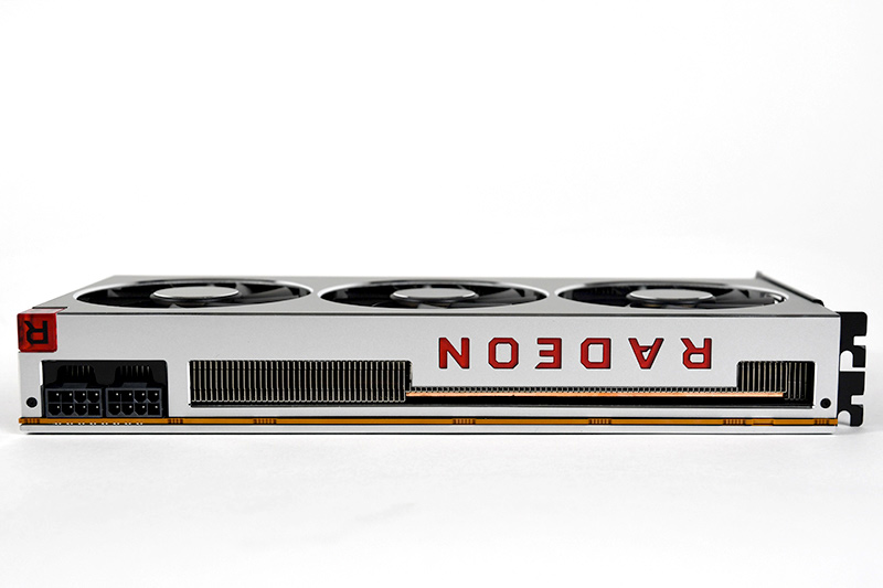 上面には「RADEON」ロゴを備える