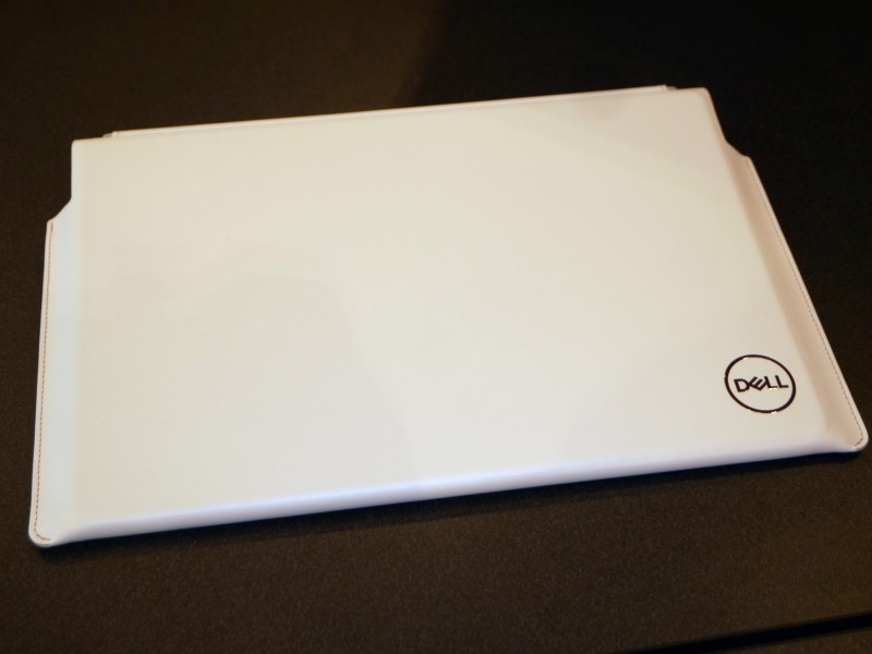 アダプタやアクセサリもすべてホワイトで統一した