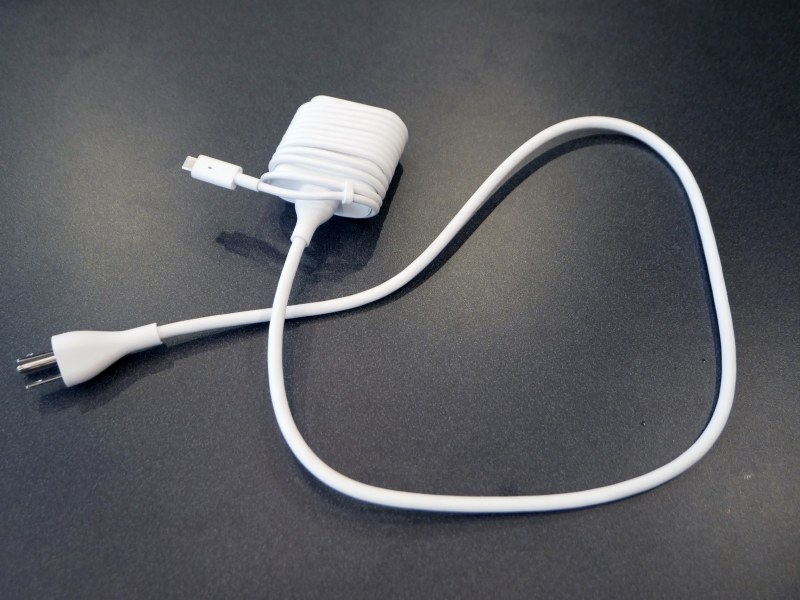 アダプタやアクセサリもすべてホワイトで統一した