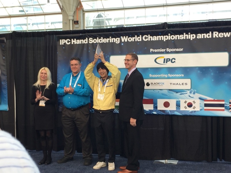 「IPCはんだ付・リワークワールドチャンピオンシップ2019」で優勝した日本代表の松並亮輔氏