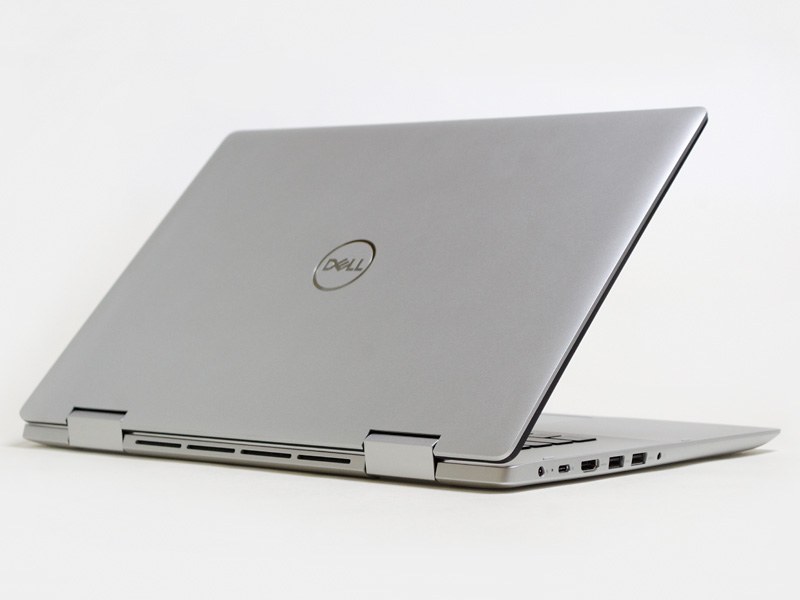 全面シルバーでなかなかカッコいい。バッテリは内蔵で着脱できない