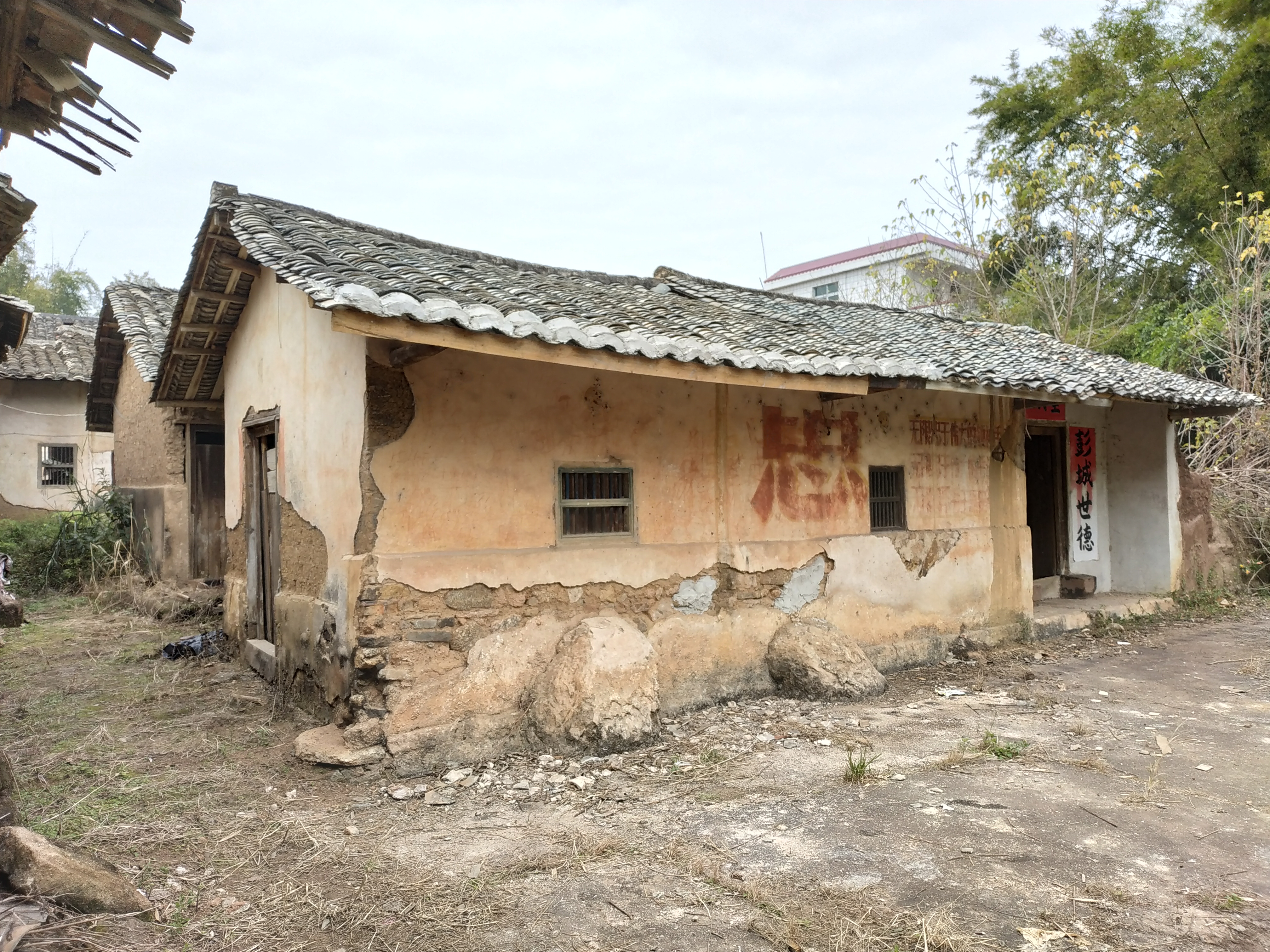 曇りの日だとハイライトが白飛びしがちだ