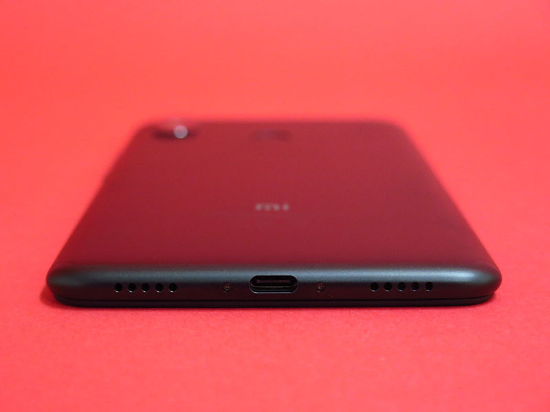 本体底面はUSB Type-Cを搭載する